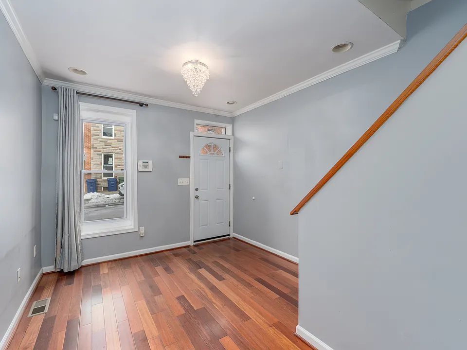 25 E Heath St