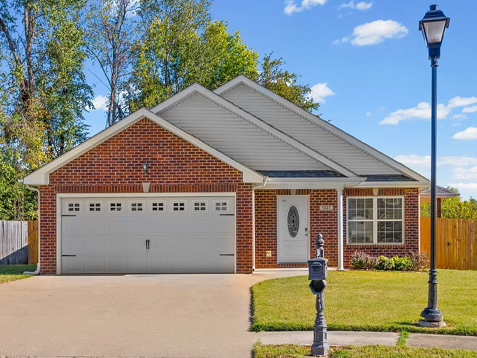 1027 Hendricks Ct