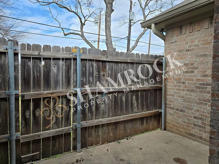 2117D Columbus Ave — Photo 17