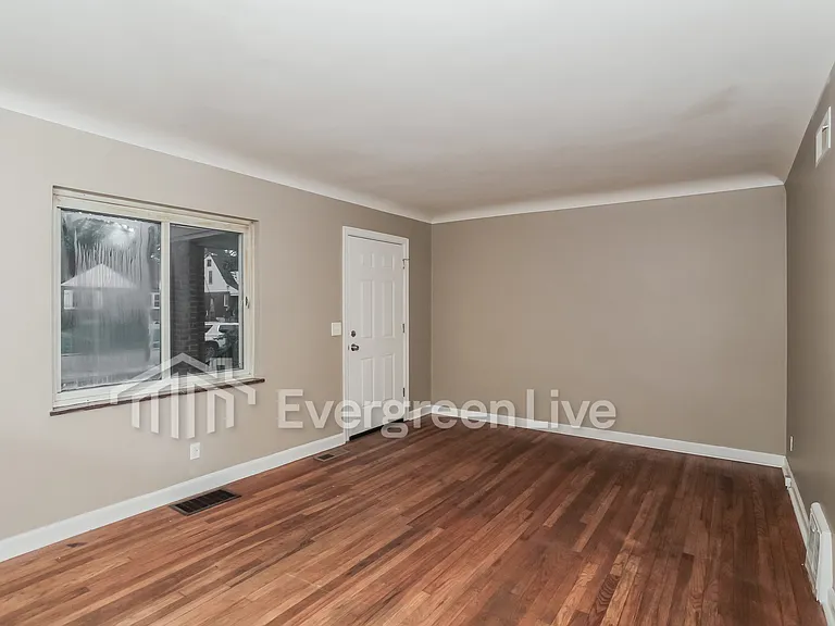2032 Sundale Ave — Photo 4