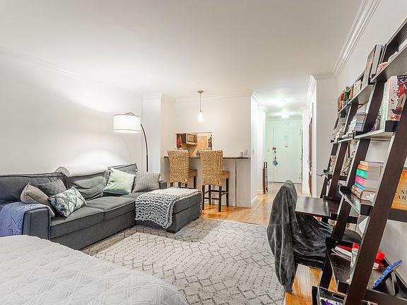 3rd image of 7 E 14th St APT 424