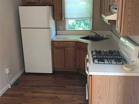 4th image of 34 Grove St Unit 1