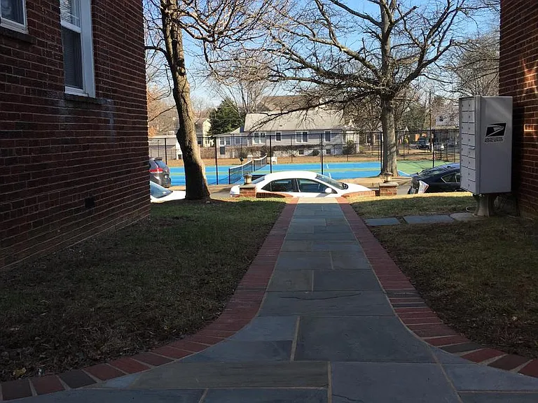 708 N Monroe Street — Photo 15