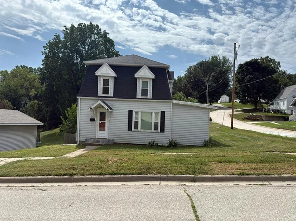 401 E 2nd St, Anamosa, IA 52205