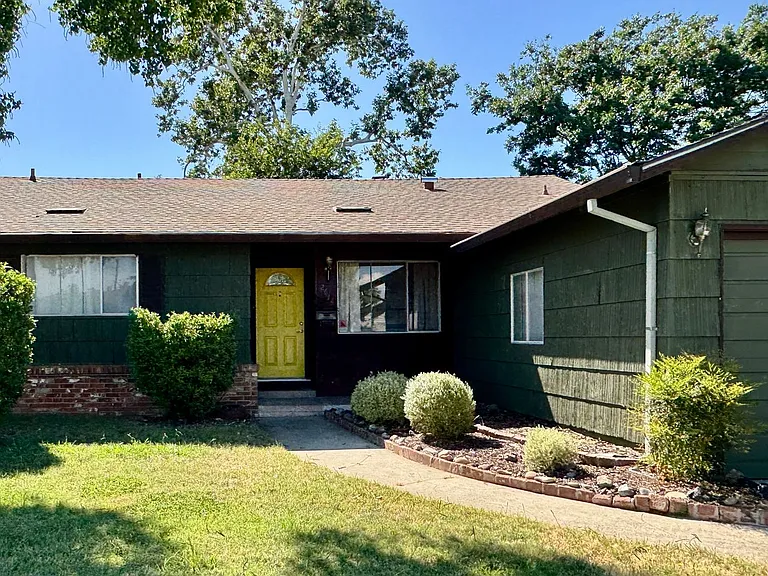 2614 Aramon Dr — Photo 2