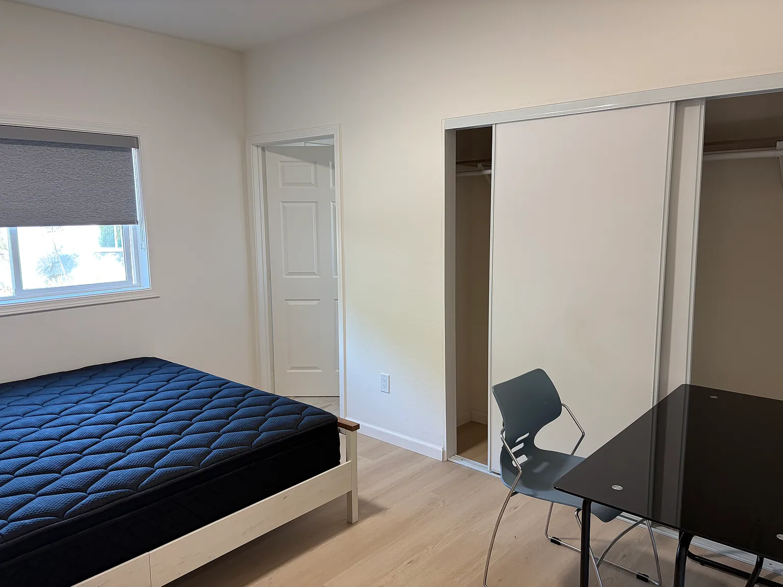 4 bed, 1200 sqft, $1,500 — Photo 2