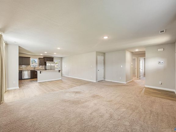 4th image of 122 Domingues Ave