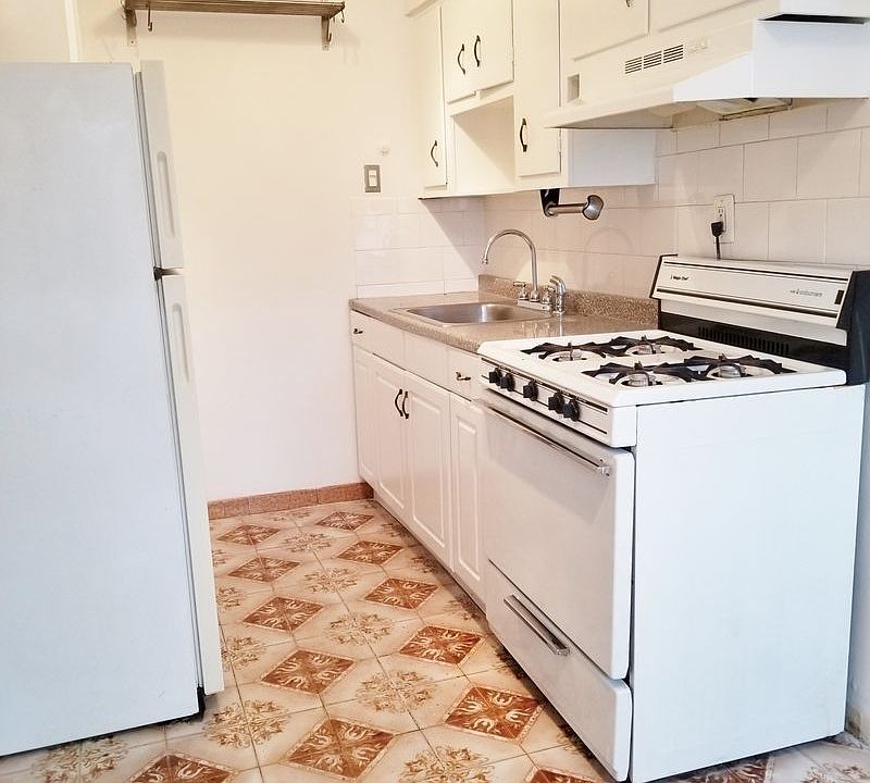 1st image of 20-58 27th St #2R