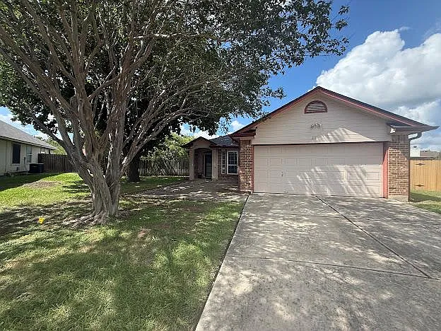 211 Brent Blvd — Photo 1