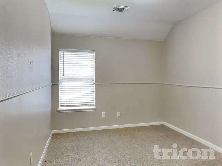 352 Meadow Park — Photo 7