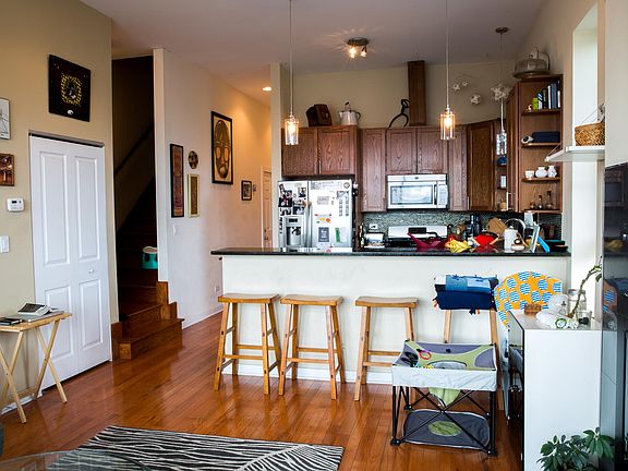 4th image of 1546 W Augusta Blvd #3