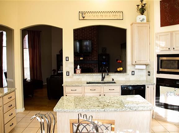 5th image of 300 Sonoma Dr