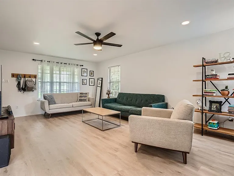 7701 Copano Dr — Photo 8