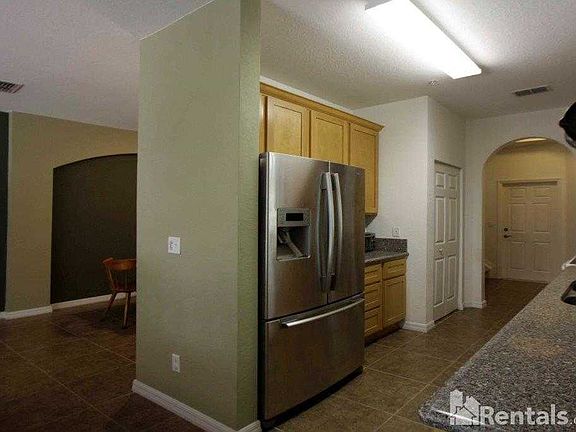 3rd image of 825 Pipers Cay Dr