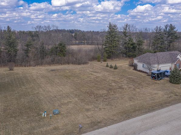 7701 Highlands Dr, Winnebago, IL 61088