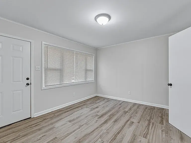 1304 Lewis St — Photo 11