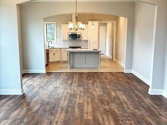 3rd image of 422 Flores Ct