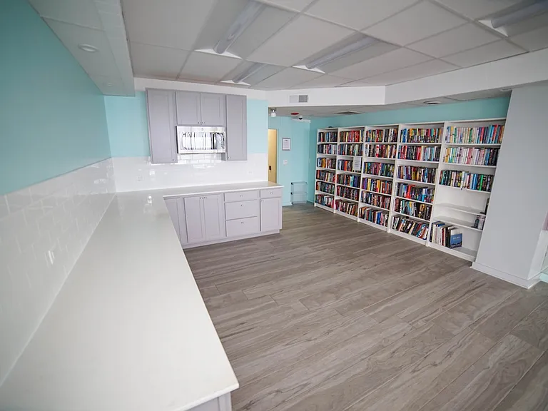 6301 N Sheridan Rd #9V — Photo 15