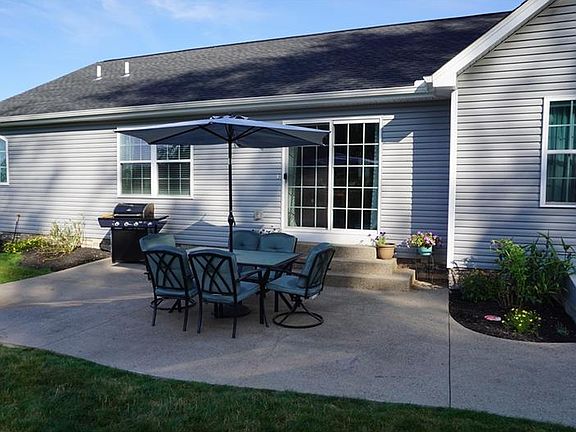 5th image of 215 Rolling Hill Farm Dr
