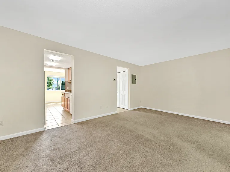 2 Essex Ln #B4 — Photo 9