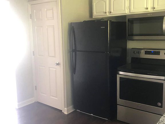 5th image of 1433 N 55th Dr APT A