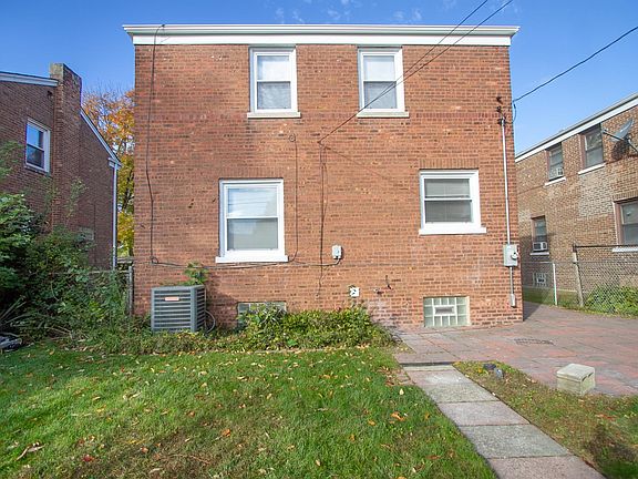 3rd image of 10123 S Paxton Ave