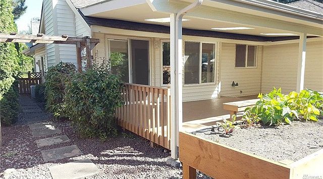 2nd image of 1261 Rose Pl