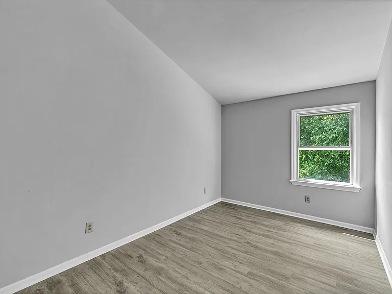 739 Creekside Cres — Photo 13
