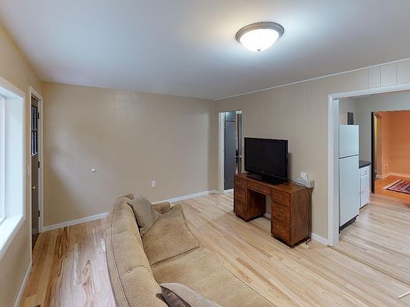 5th image of 2244 Mershon St