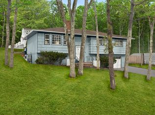 25 Valley Rd, Sag Harbor, NY 11963