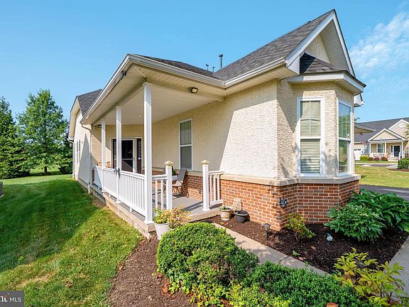 3rd image of 2672 Honeysuckle Ln