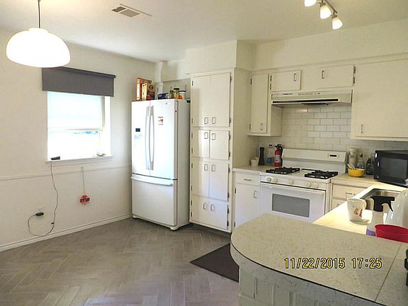 3rd image of 1003 Corydon Dr
