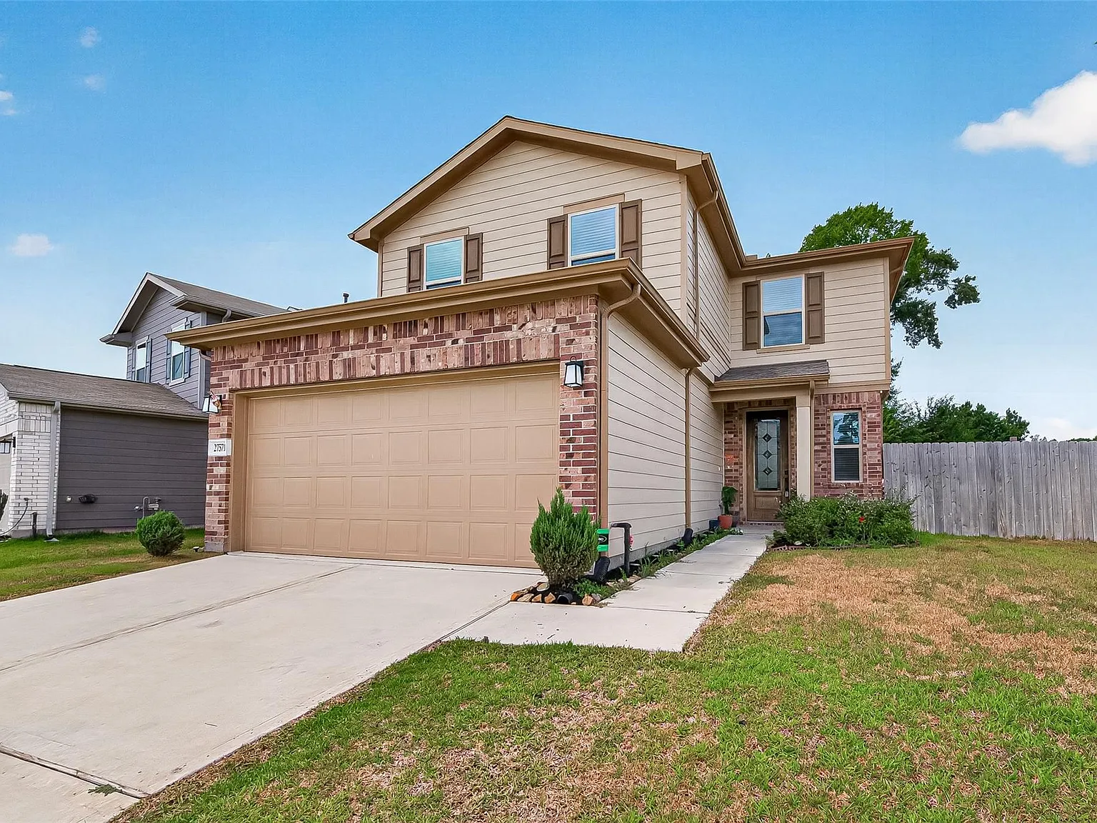 3 bed, 2.5 bath, 2350 sqft, $2,050 — Photo 4