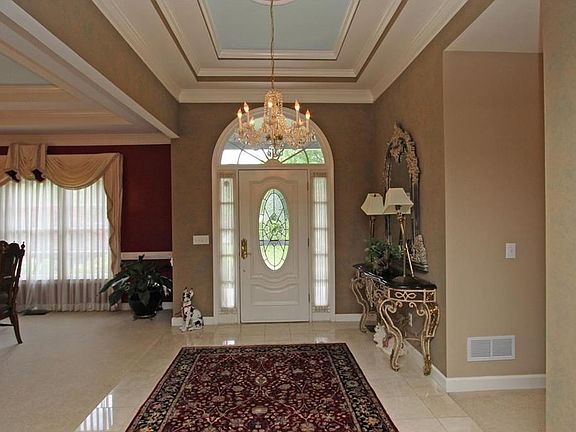 3rd image of 9620 Poplar Ct