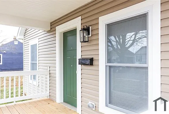 3 bed, $1,300 — Photo 3