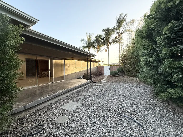 9721 Orangewood Ave — Photo 19