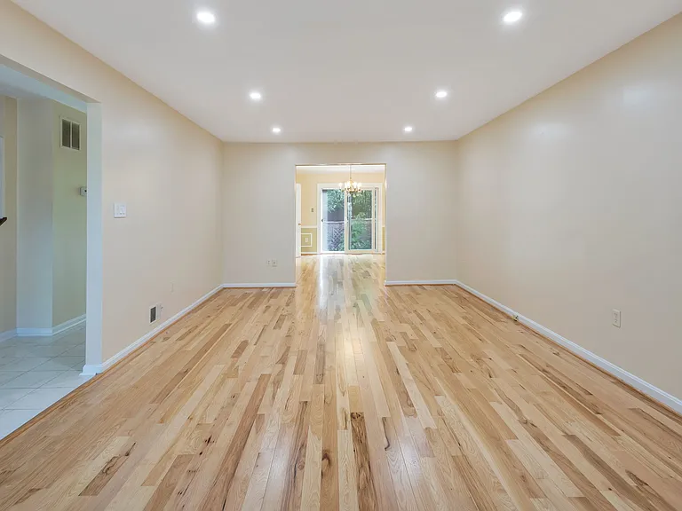 6414 Seven Oaks Ct — Photo 25