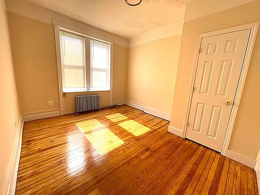 4th image of 21-22 Newtown Ave #4L
