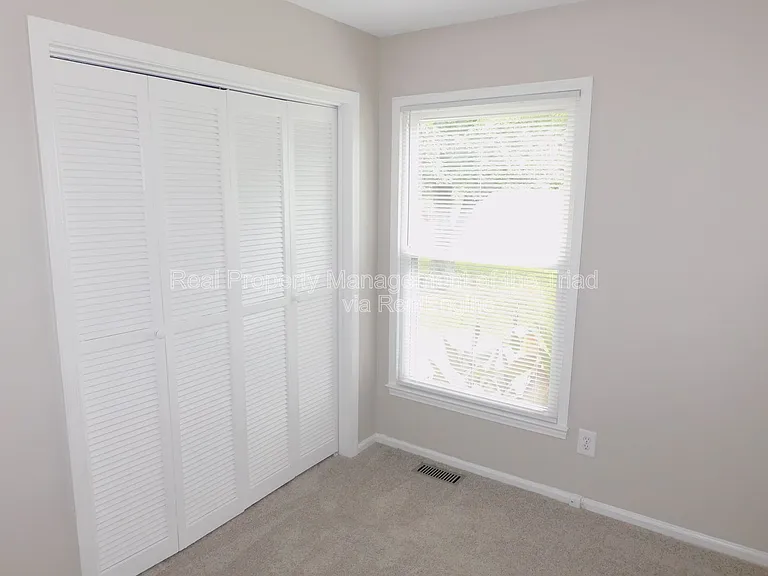 911 Tipperary Dr — Photo 14