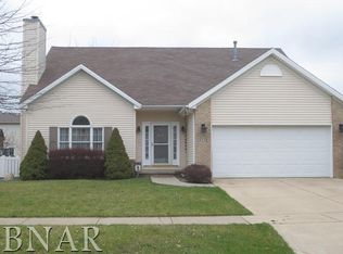 3212 Stonebridge Dr, Bloomington, IL 61704