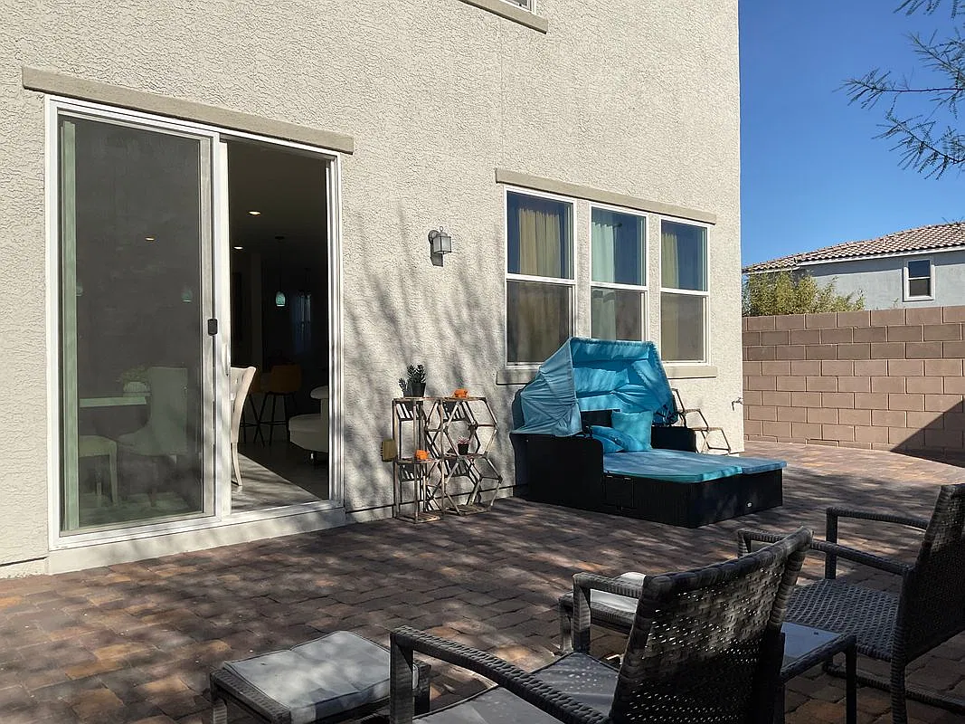 5 bed, 3.0 bath, 2466 sqft, $2,600 — Photo 4