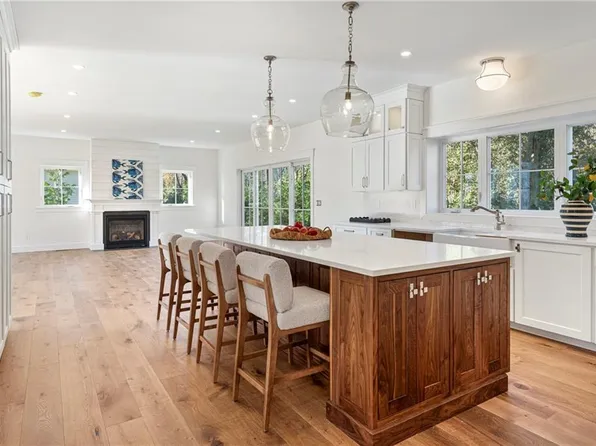 3 Knowlton Ct, Bristol, RI 02809