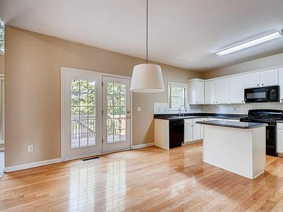 5th image of 432 Leggett Oaks Ln
