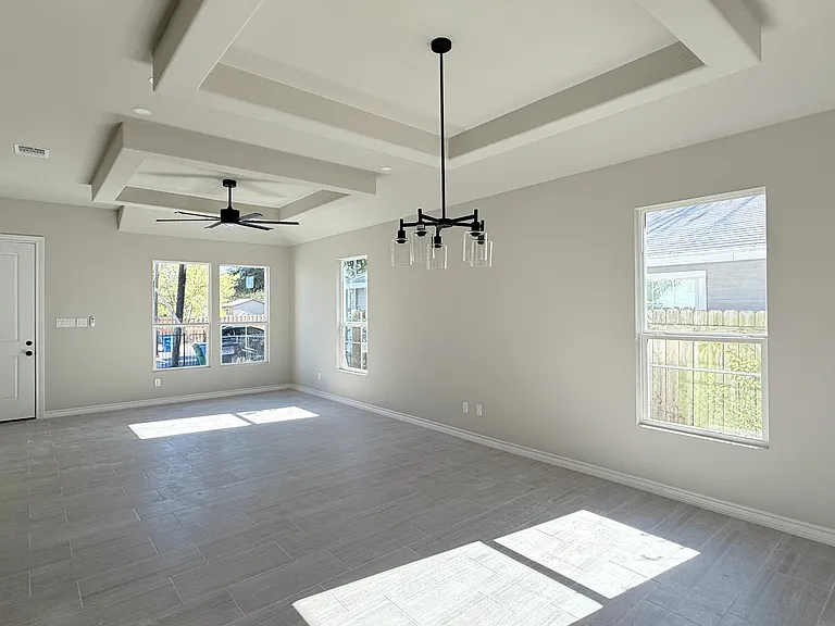 411 Moselle Ave — Photo 8