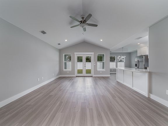 4th image of 306 Chelsea Dr