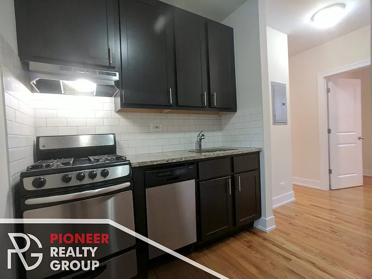 619 W Melrose St #D2 — Photo 5