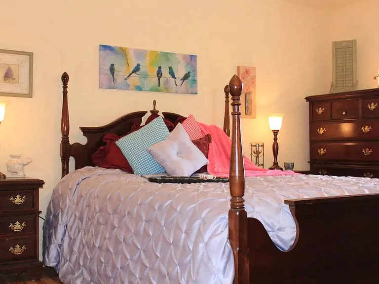 Colonial Village Apartments — Photo 20