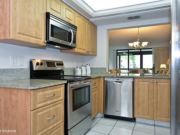 04_1850HomewoodBlvd_112_5_Kitchen_LowRes