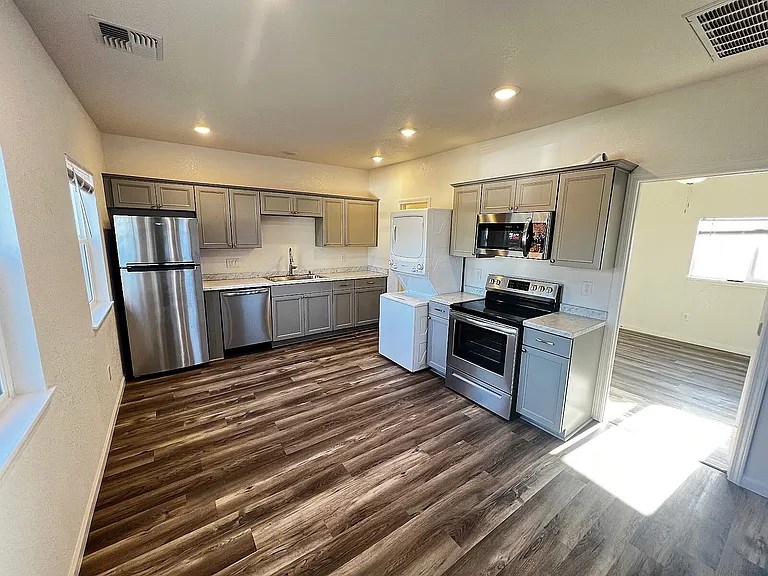 860 Quincy St #860 — Photo 6