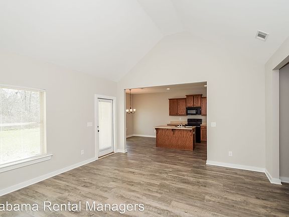 4th image of 14641 Griffin St